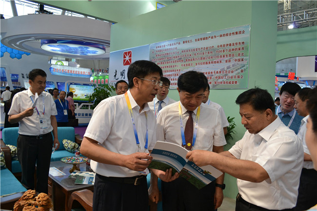 光明集團(tuán)哈洽會(huì)上展風(fēng)采