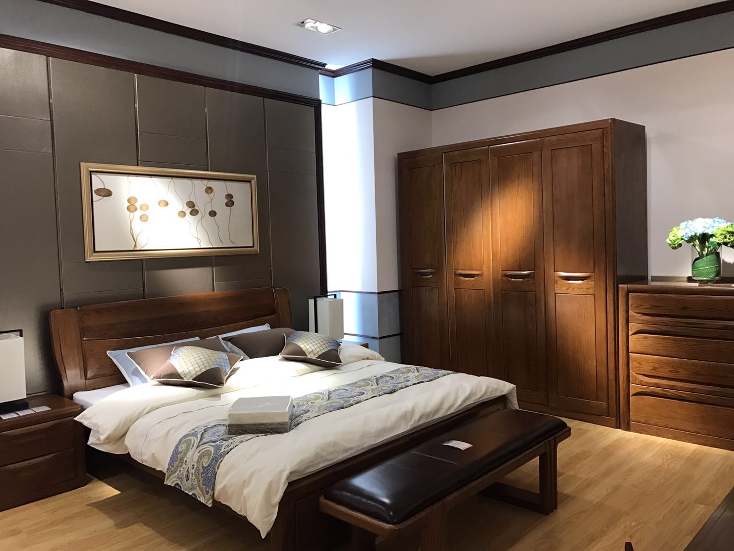 光明家具昆明實(shí)體店盛大開業(yè)，好禮送不停