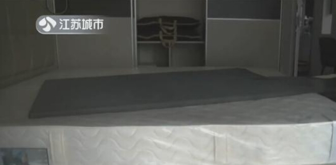 花費(fèi)近萬(wàn)元買(mǎi)到假實(shí)木床導(dǎo)致室內(nèi)甲醛超標(biāo)，實(shí)木床竟是人造板