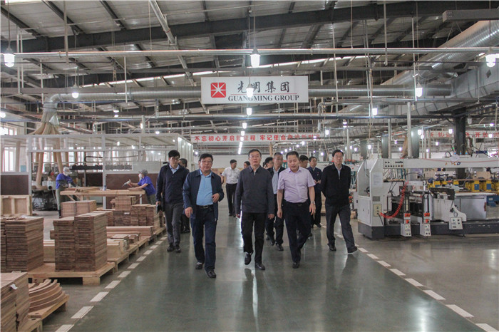 伊春市委書記趙萬山到光明集團調(diào)研