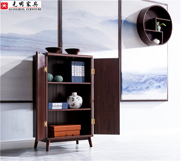 實(shí)木家具的未來在于品牌實(shí)力，品牌實(shí)力就體現(xiàn)在家具設(shè)計(jì)與生產(chǎn)服務(wù)上
